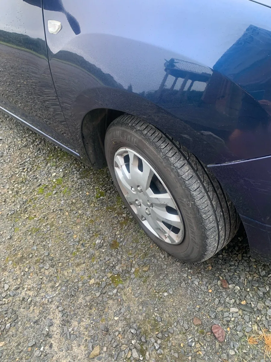 Car - Image 2
