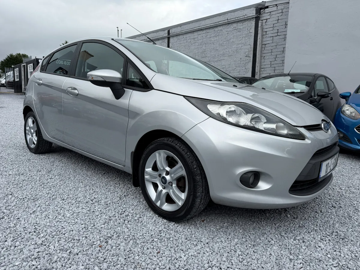 *LOW KM* 2010 Ford Fiesta 1.25 Style 82PS 5DR - Image 1