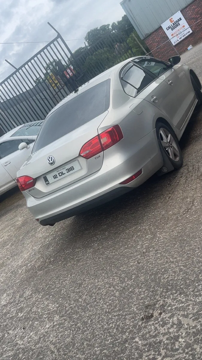12 Volkswagen Jetta 1.6 - Image 3