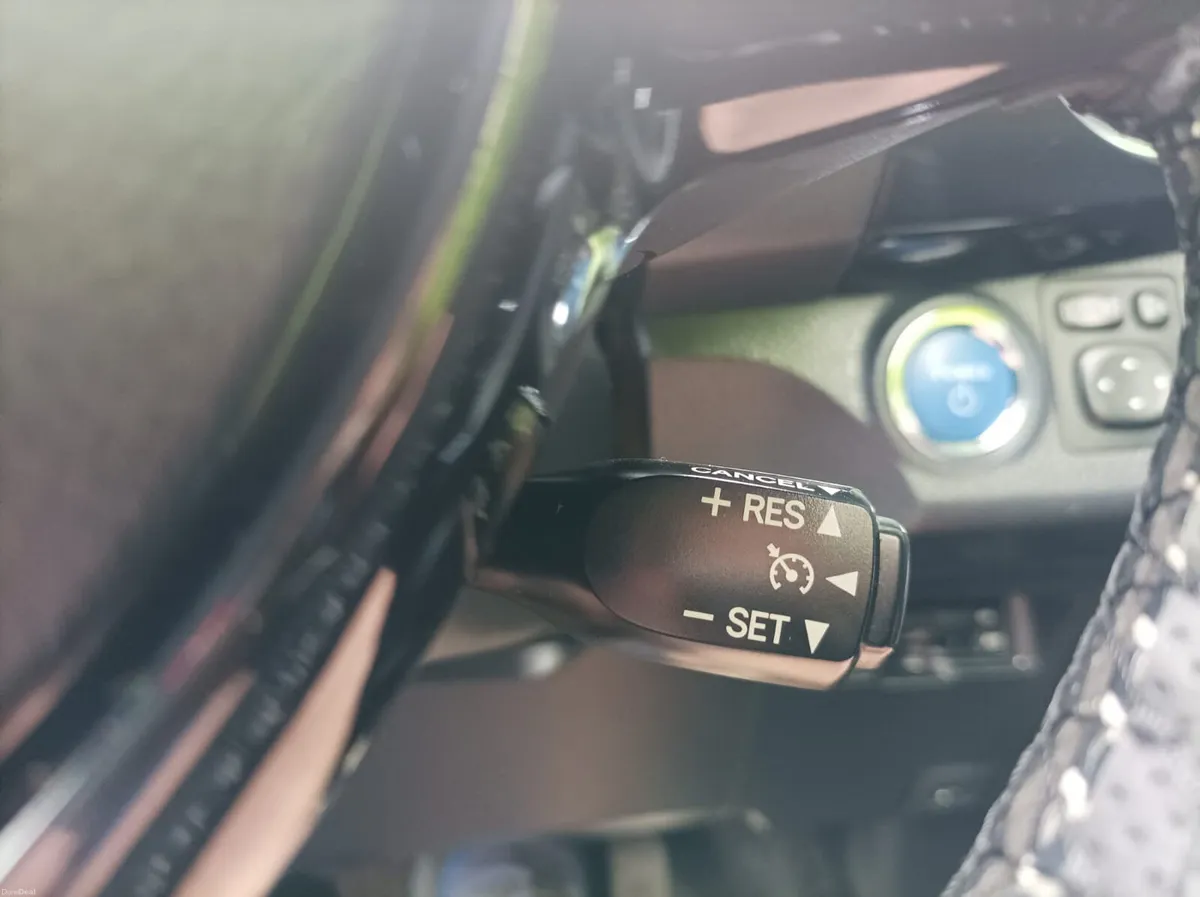 Toyota Yaris 1.5 Petrol Hybrid Automatic, 2017 - Image 4