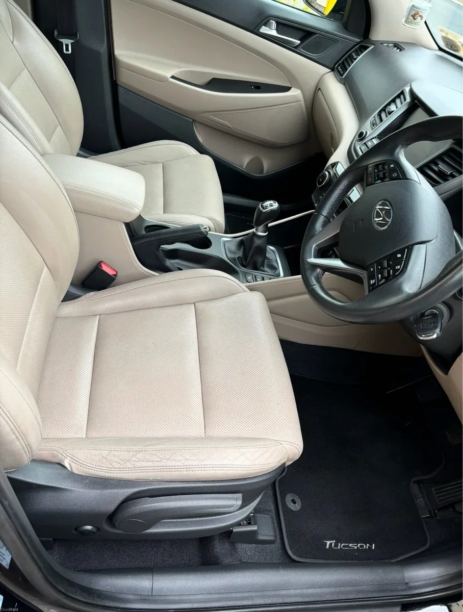 2016 Hyundai Tucson Executive - Image 2
