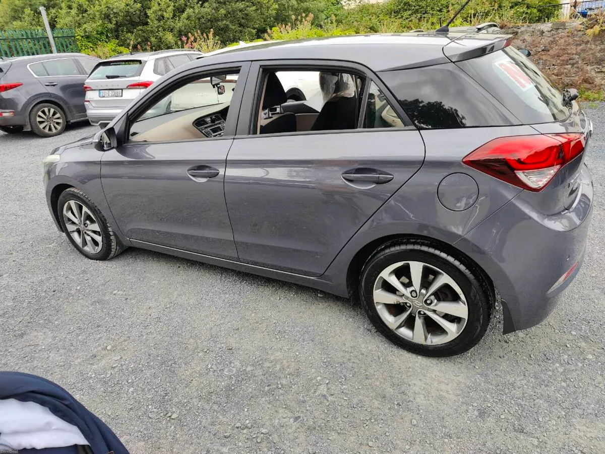 Car - Image 4