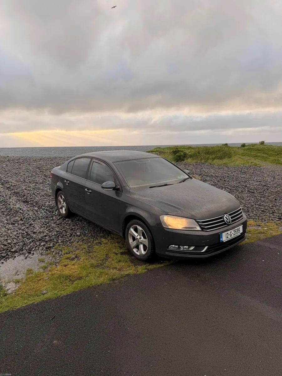 Volkswagen Passat 2012 - Image 1