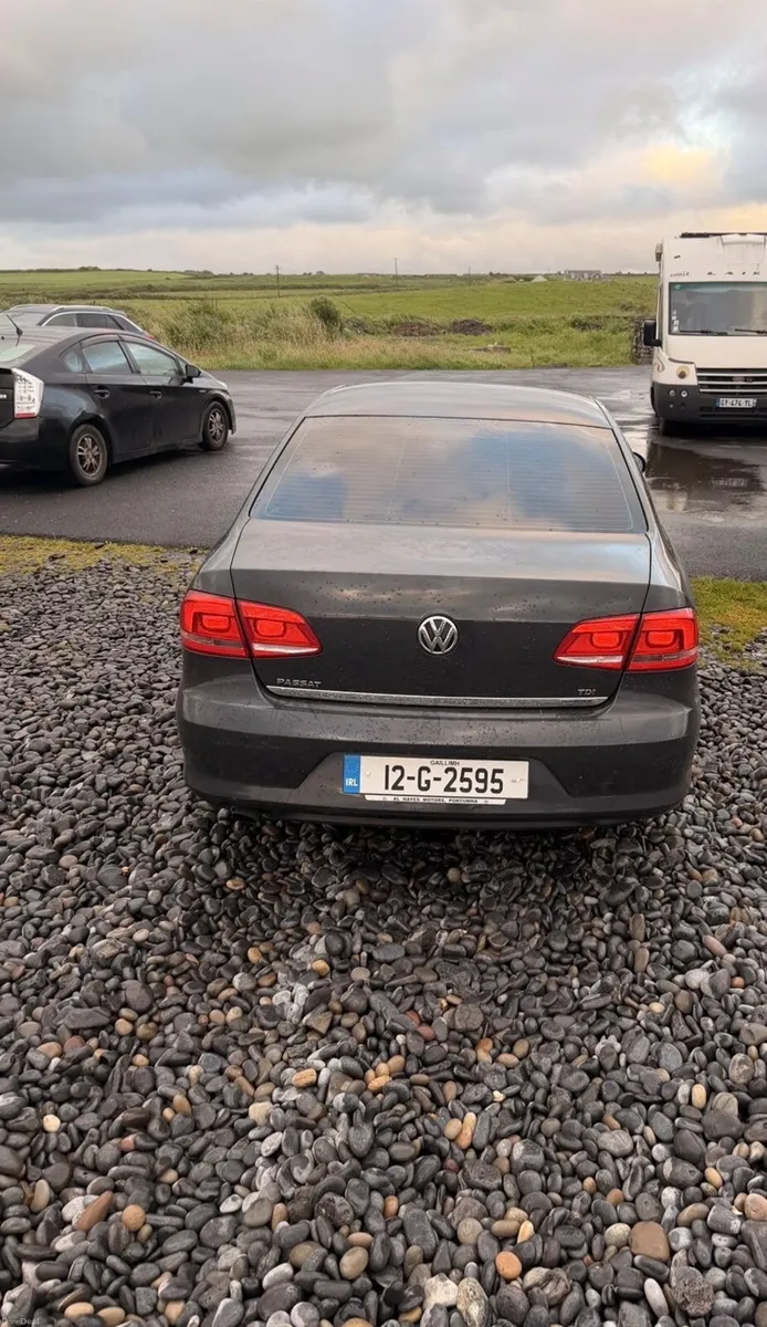 Volkswagen Passat 2012 - Image 3
