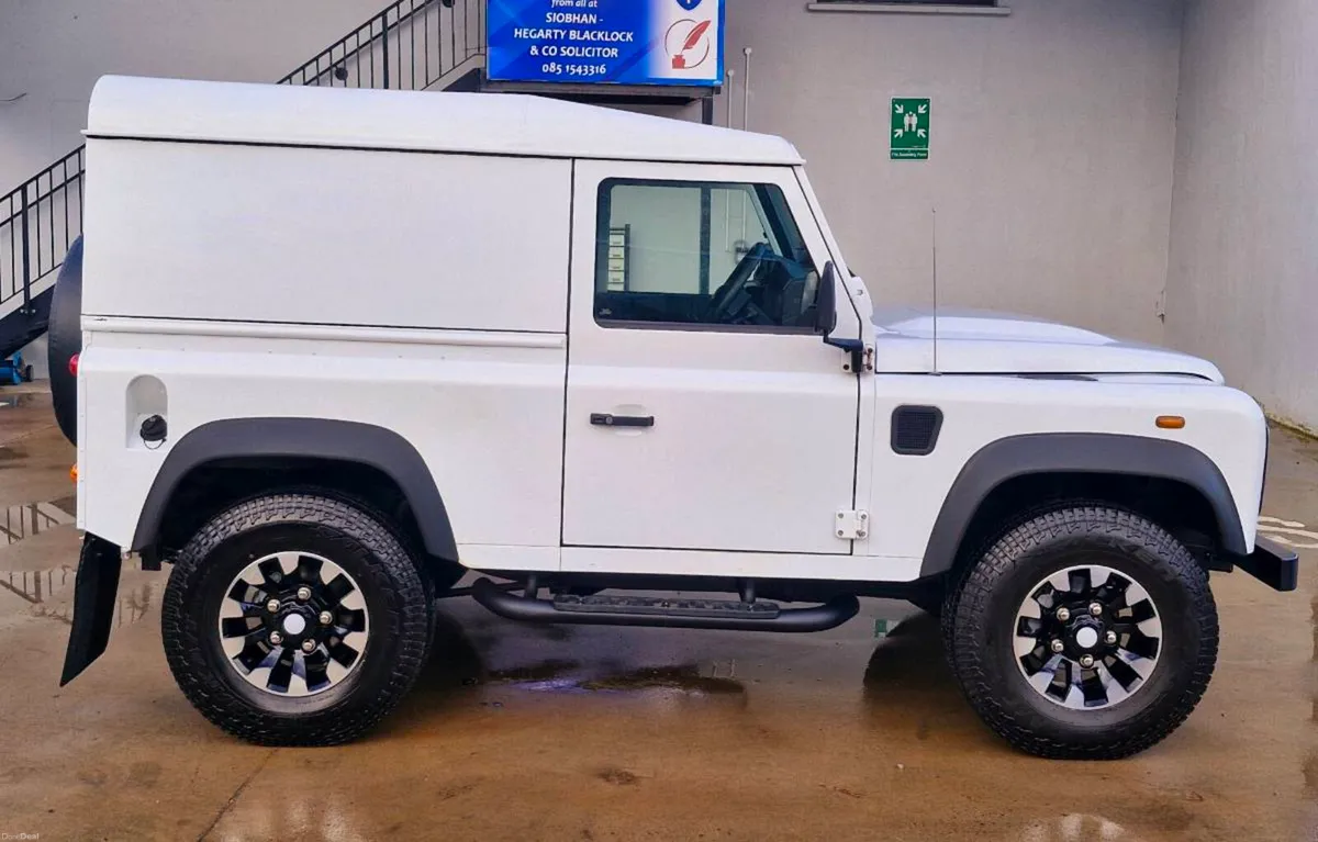 LANDROVER DEFENDER 90 - Image 2