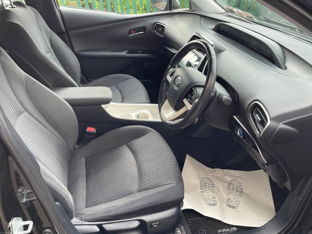 Toyota Prius HYBRID LUXURY 4DR AUTO VERY GOOD EXAM - Image 6