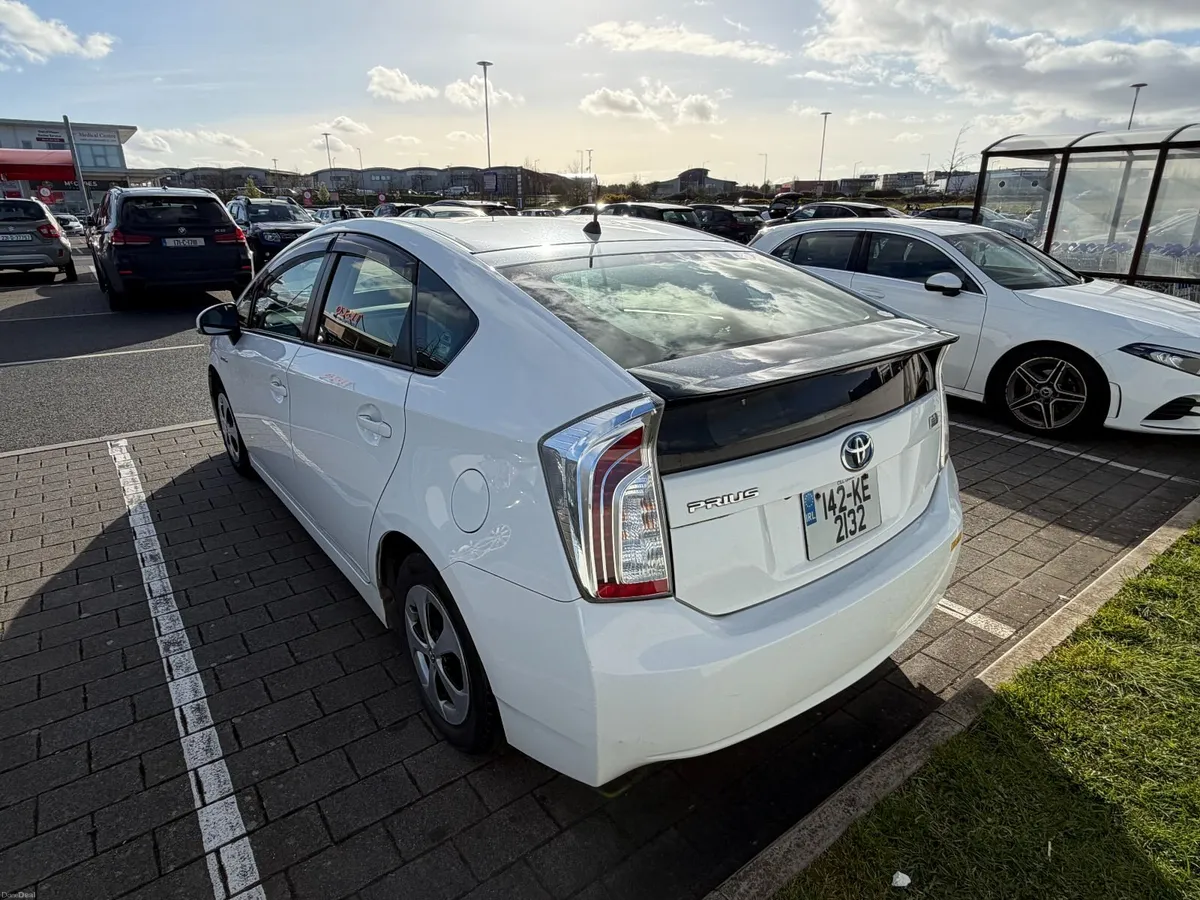 Toyota Prius 2014 - Image 2