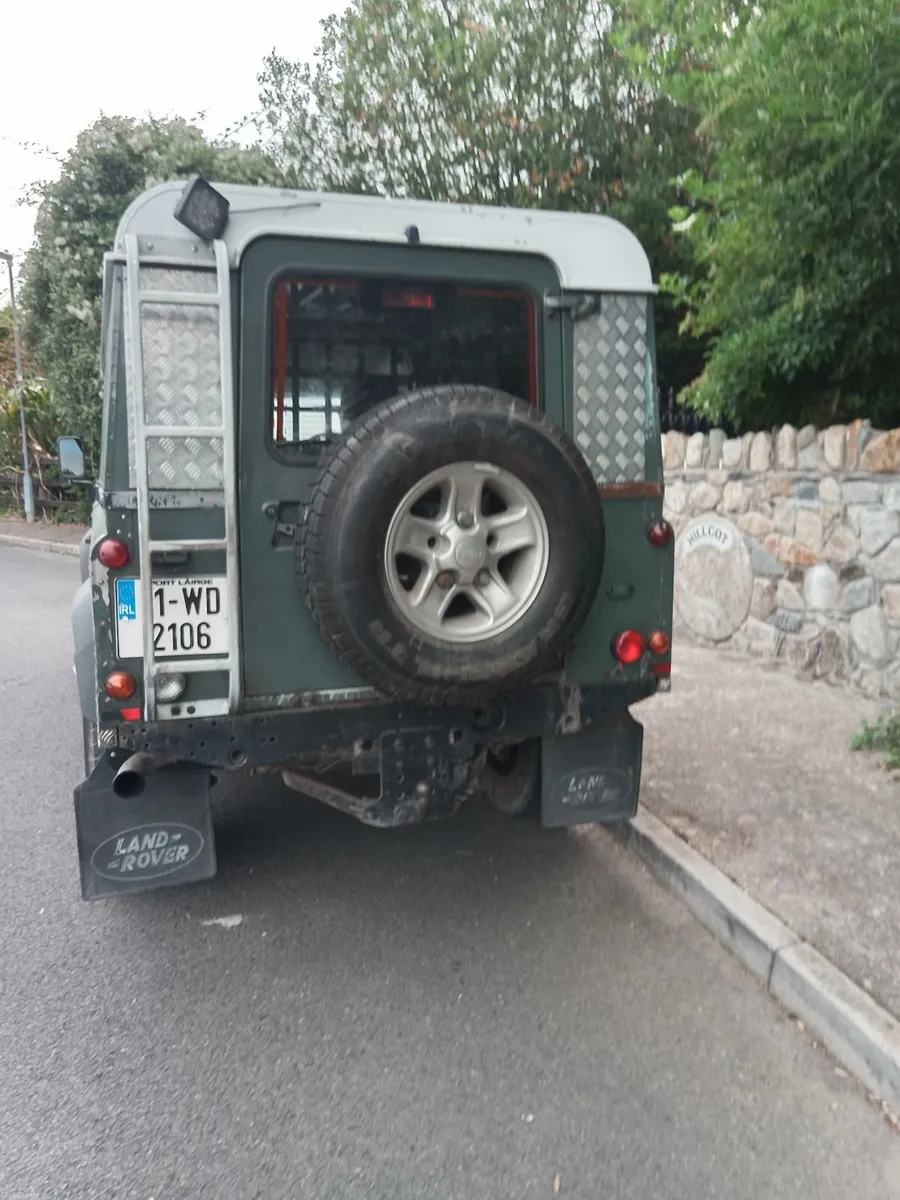Land Rover Defender 2011 - Image 2