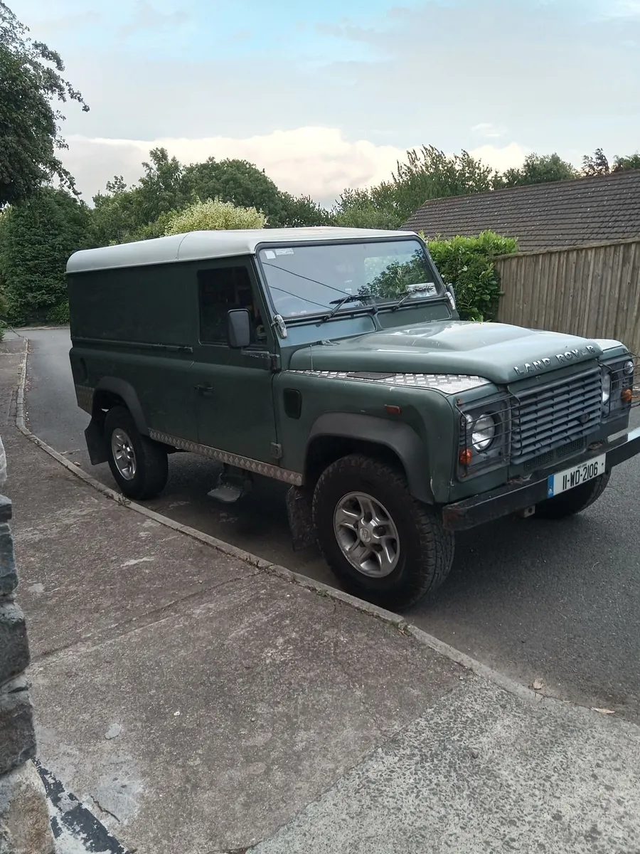 Land Rover Defender 2011 - Image 4