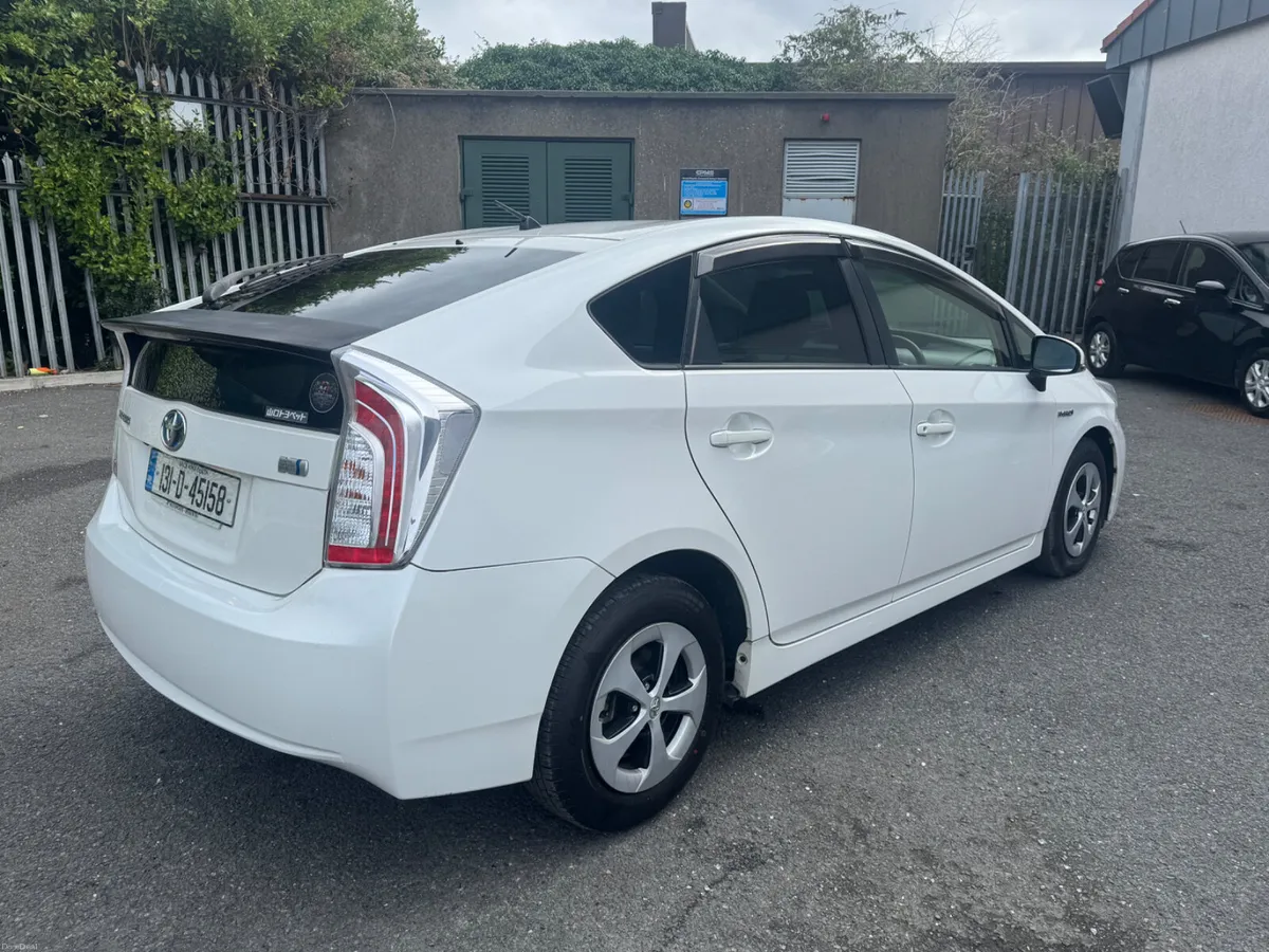 Toyota Prius 2013 Automatic Hybrid - Image 6
