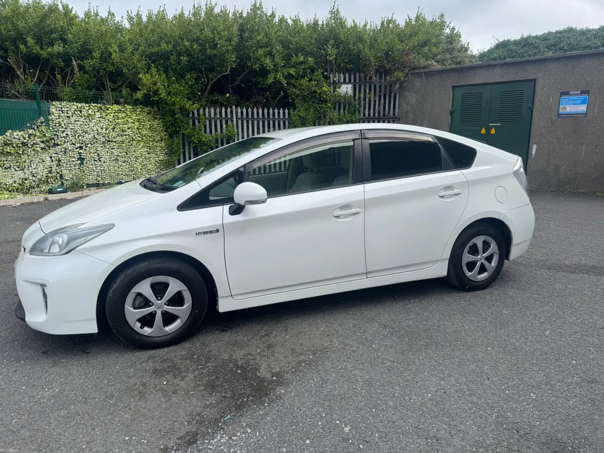 Toyota Prius 2013 Automatic Hybrid - Image 5