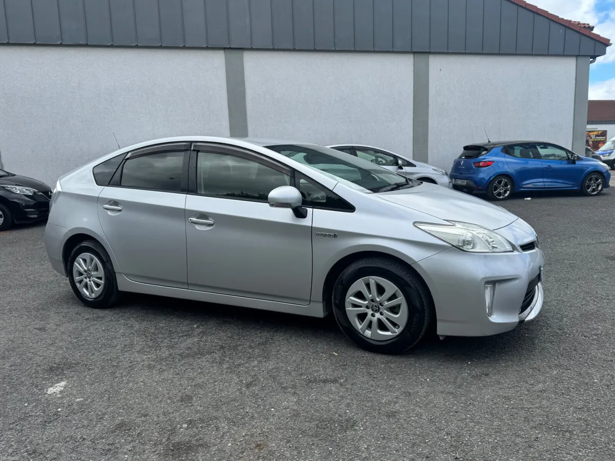 Toyota Prius 2013 Automatic Hybrid 1.8 - Image 4