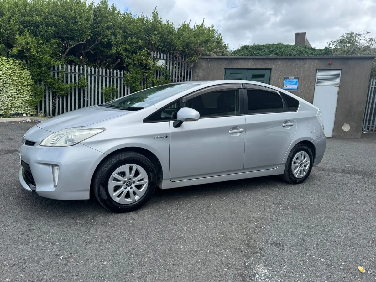 Toyota Prius 2013 Automatic Hybrid 1.8 - Image 5