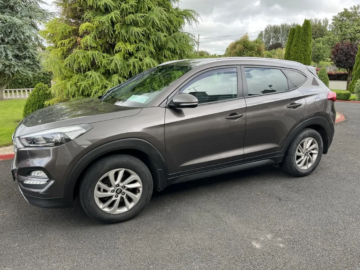 Hyundai Tucson Executive 2018 139808km Diesel - Image 4