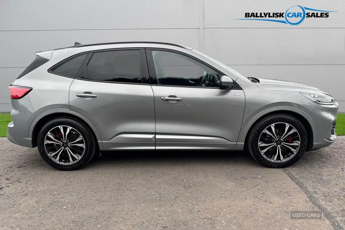 Ford Kuga 2.5h FHEV 190PS ST-Line X Edition in Sol - Image 3
