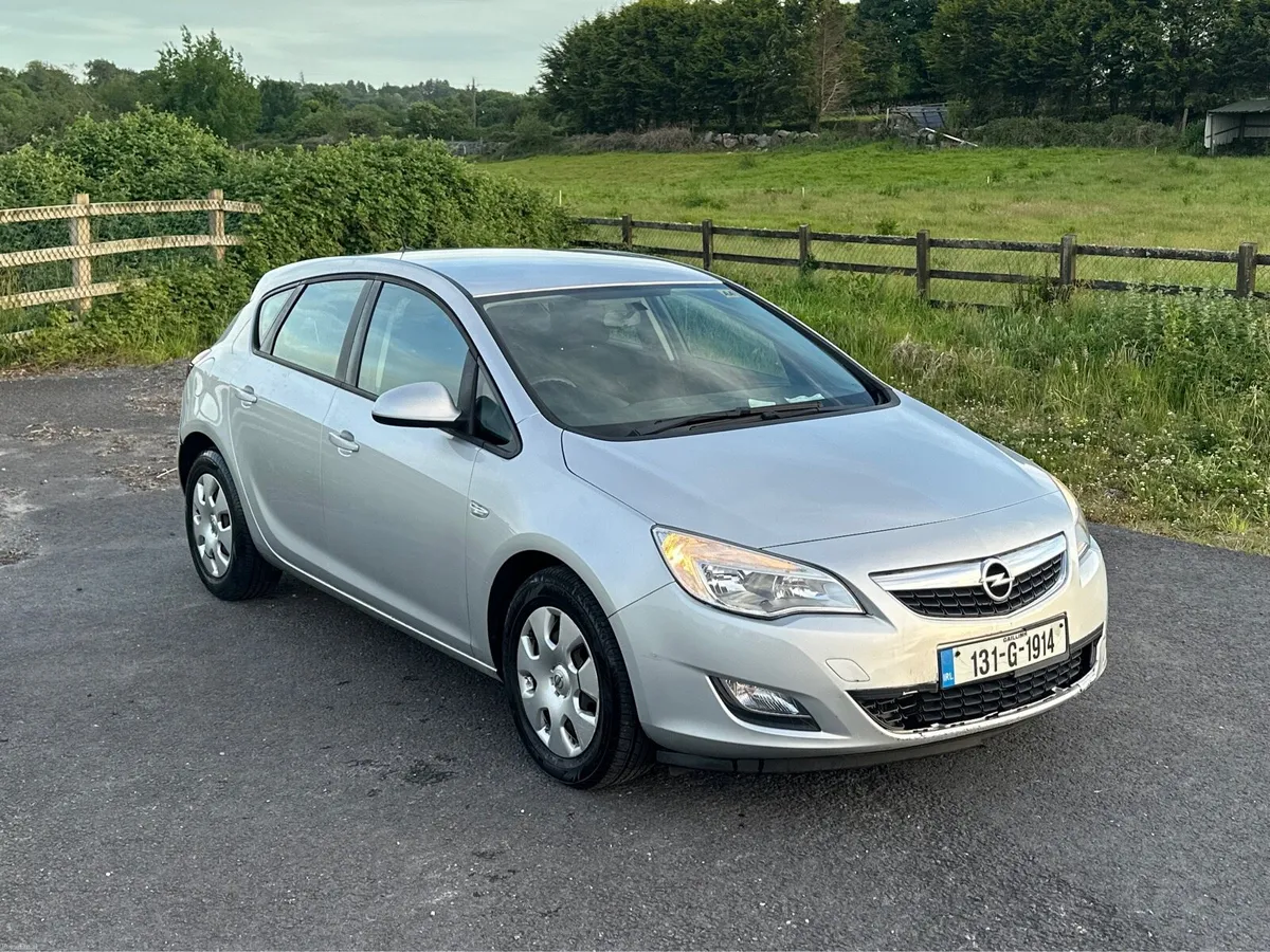2013 Opel Astra - Image 1