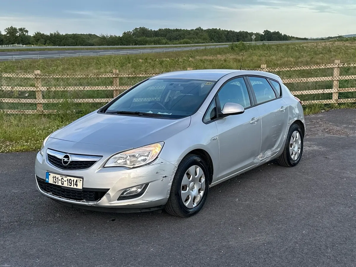 2013 Opel Astra - Image 2
