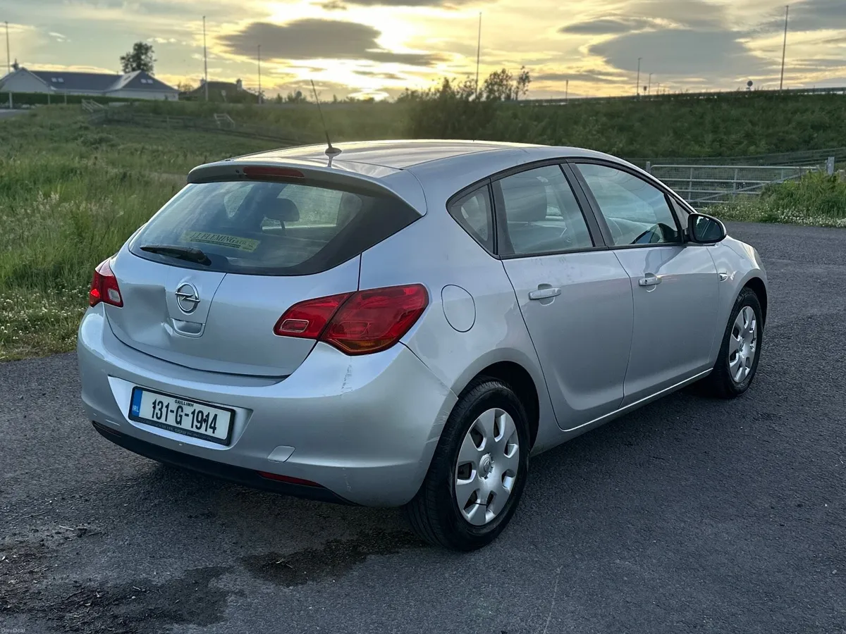 2013 Opel Astra - Image 4