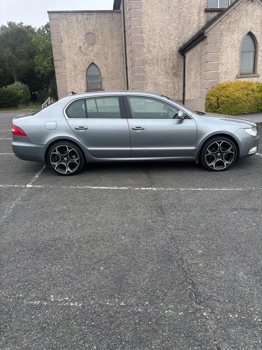 Skoda Superb 2.0 TDI 170 4x4 Elegance - Image 2