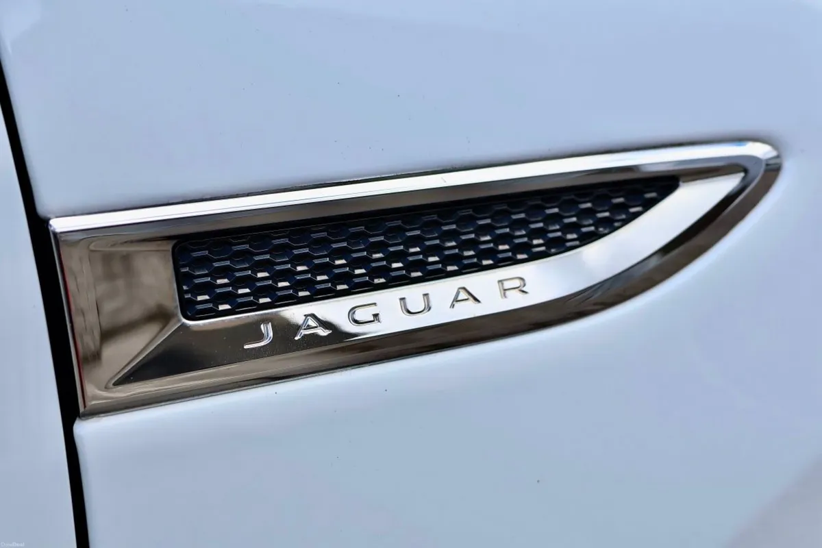 Jaguar E-Pace 2.0D I4 150 PS FWD Manual Standard - Image 4