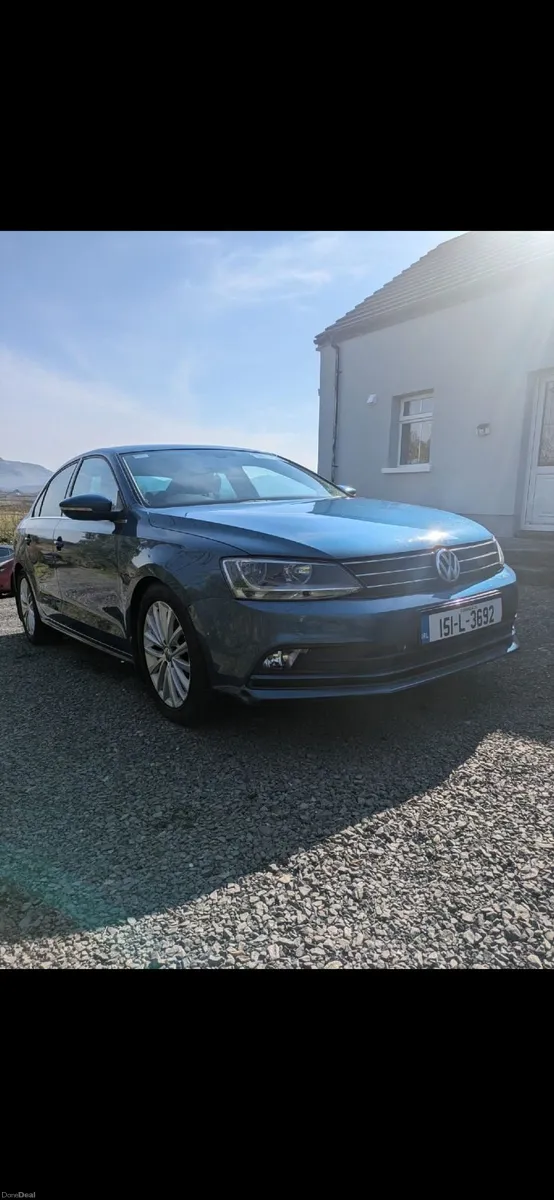 Volkswagen Jetta 2015 - Image 2