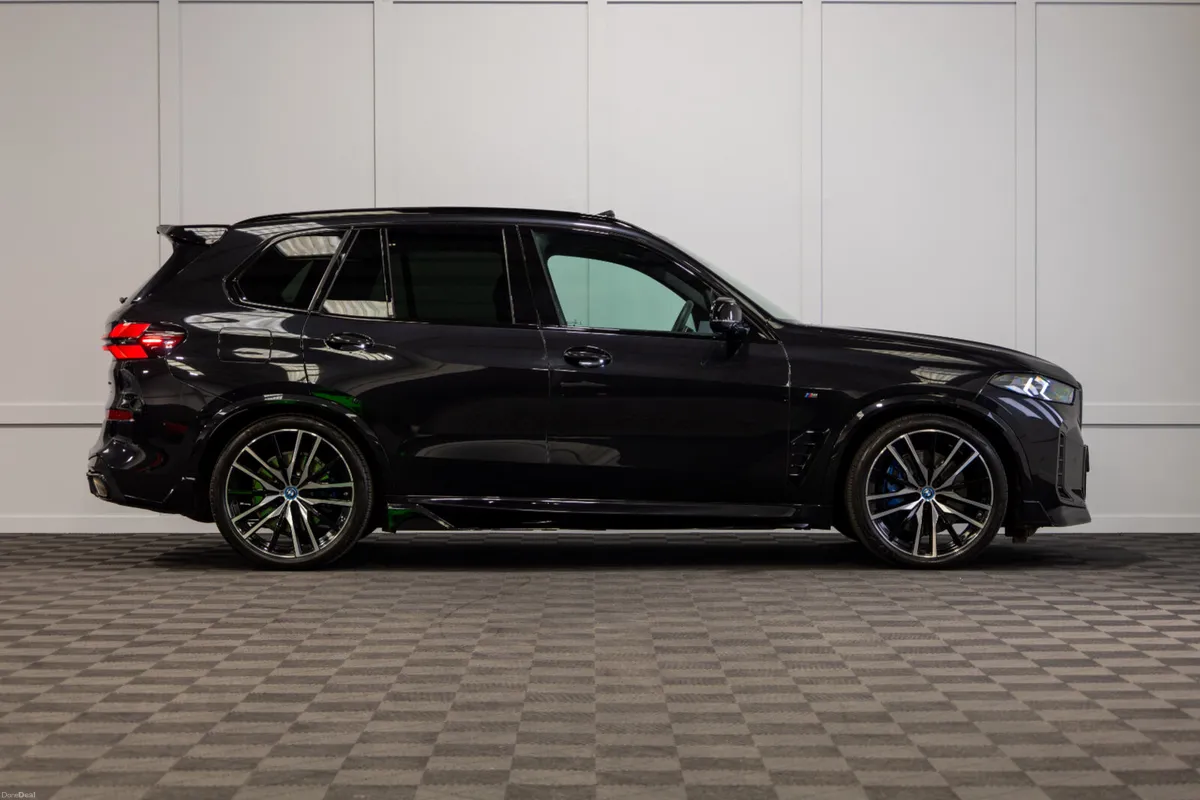 2025 BMW X5 X-Drive 50e M-Sport - Image 6
