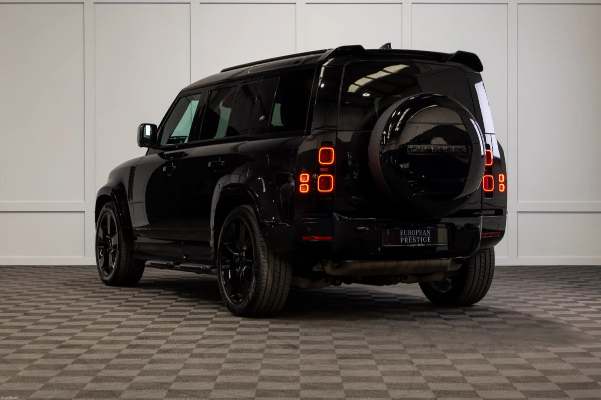 232 Land Rover Defender 110 P400e X-Dynamic S - Image 4