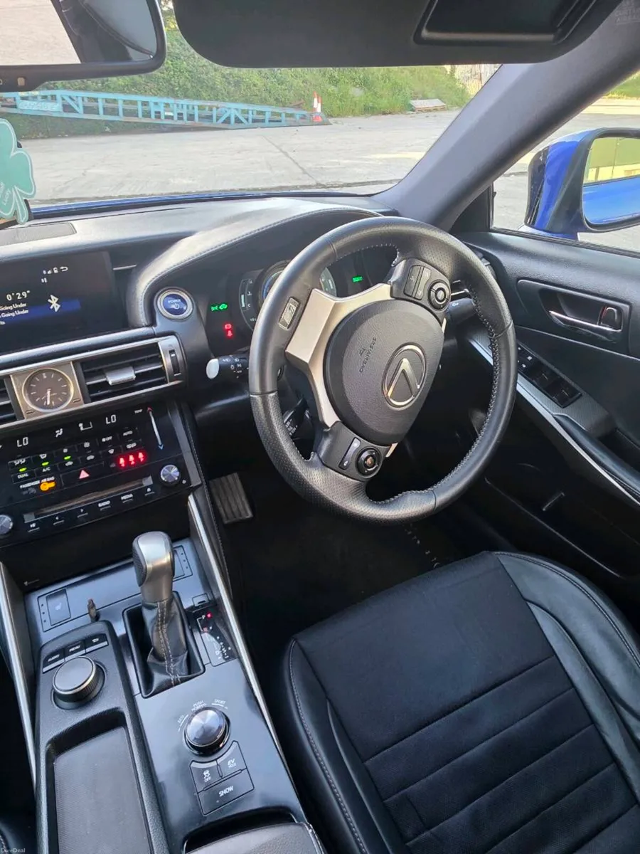 Lexus is300 f sport - Image 2