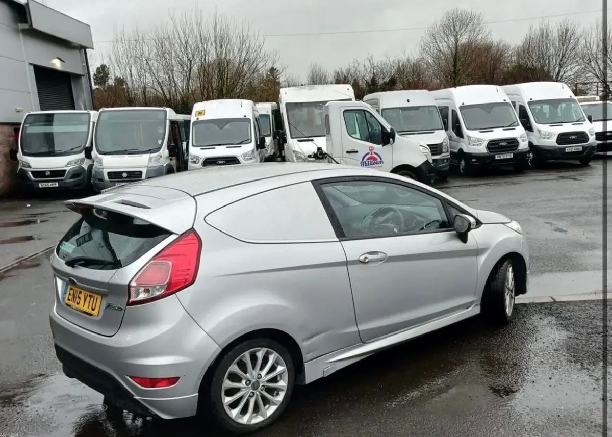 Ford Fiesta 2015- Ideal First Car - Image 1
