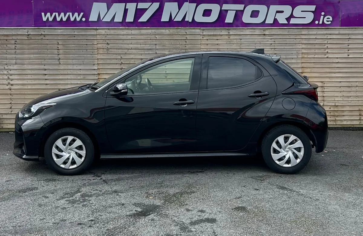 2022 Toyota Yaris, 1.0Auto - Image 4