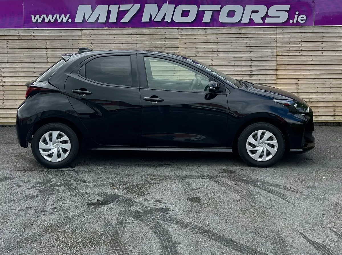 2022 Toyota Yaris, 1.0Auto - Image 2