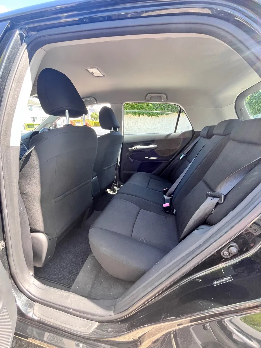 Toyota Auris Terra 1.3 petrol 2011 ( low mileage) - Image 3