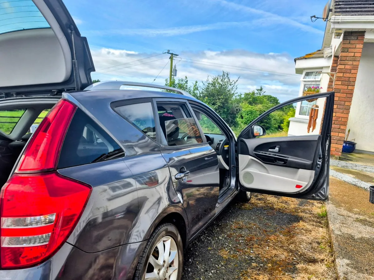 Kia Ceed 2010 - Image 2