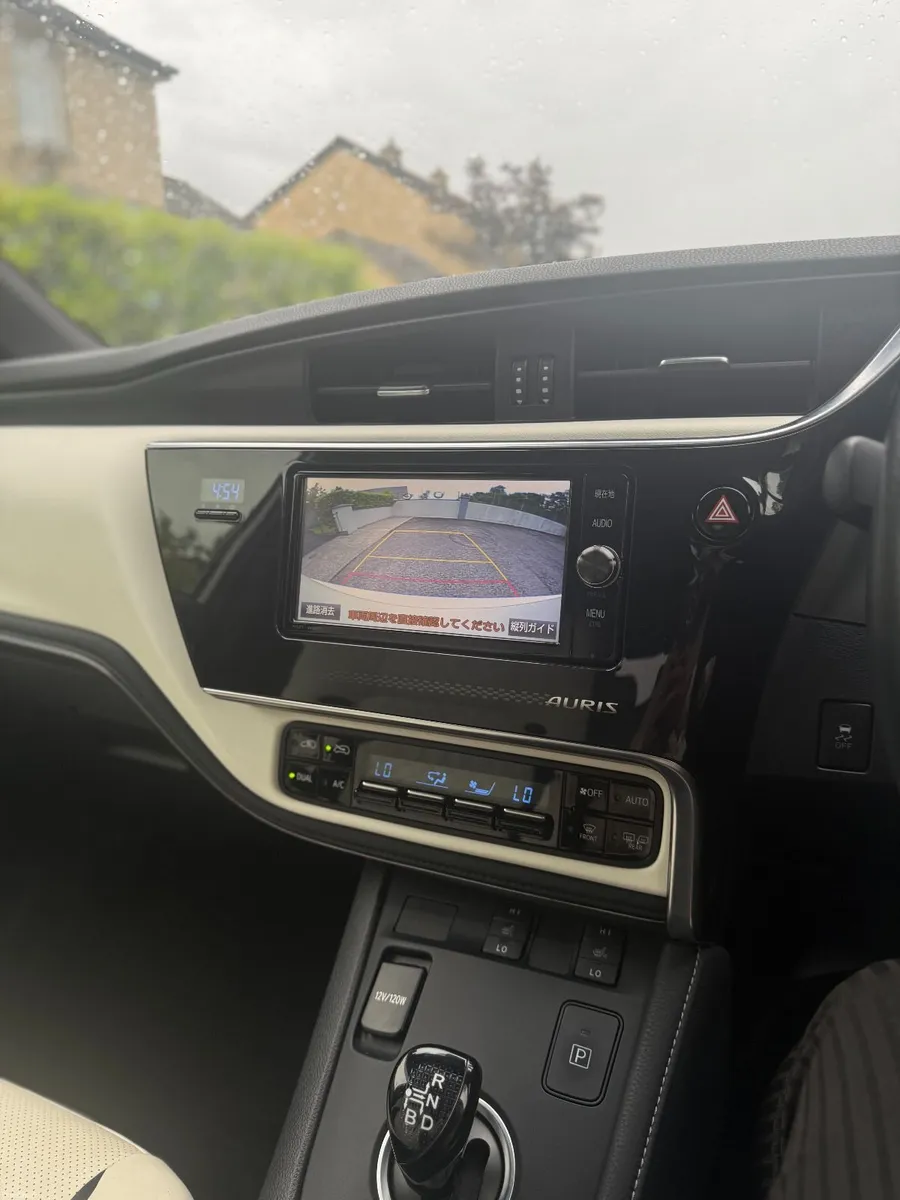 Toyota Auris 2017 - HIGH SPEC & LOW MILEAGE!! - Image 6