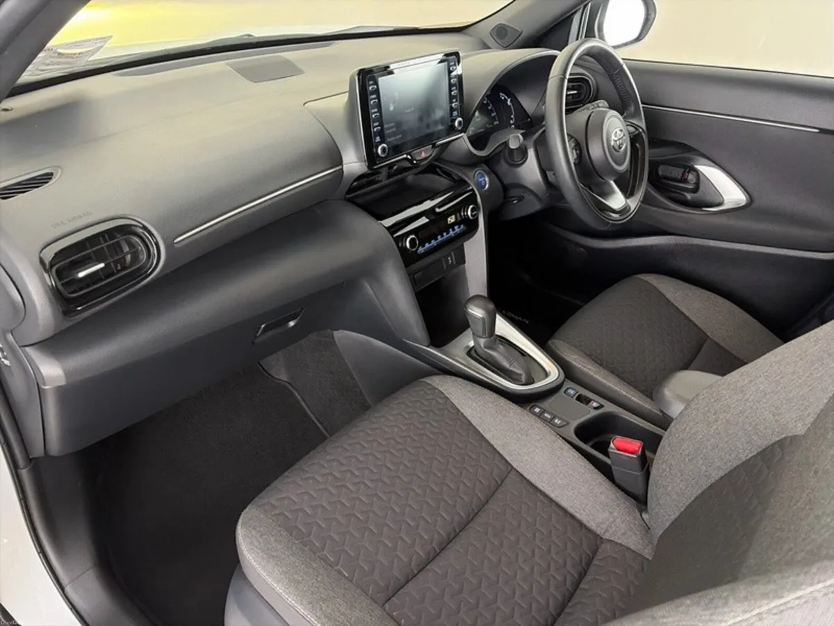 Toyota Yaris Cross LunaSport Hybrid - Image 6