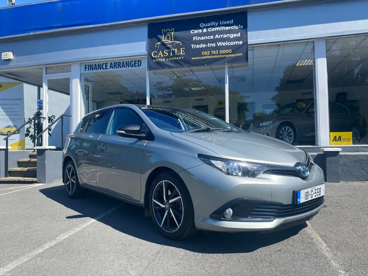 2018 Toyota Auris  HYBRID LUNA SPORT AUTOMATIC - Image 1