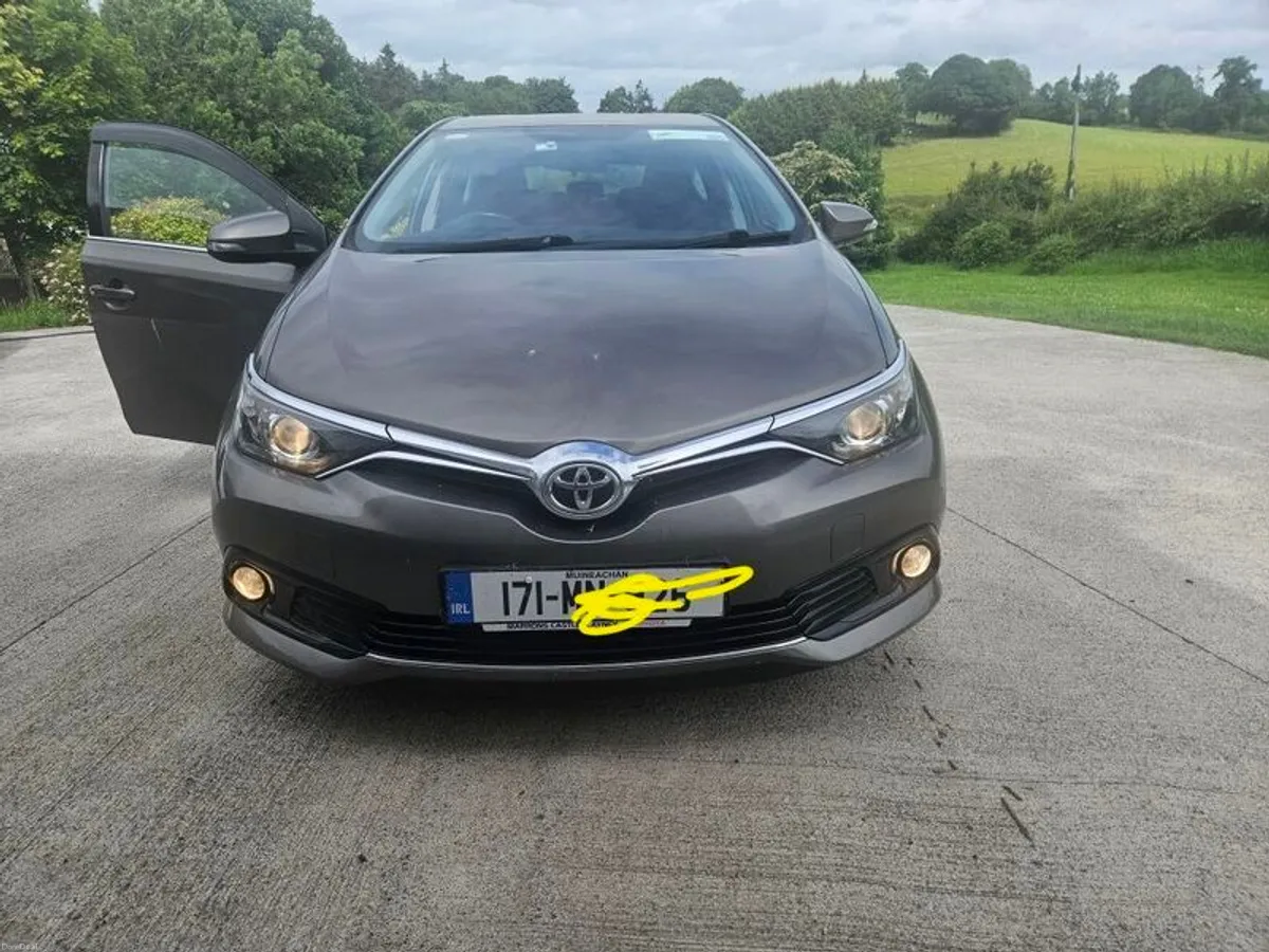 2017 Toyota Auris - Image 1