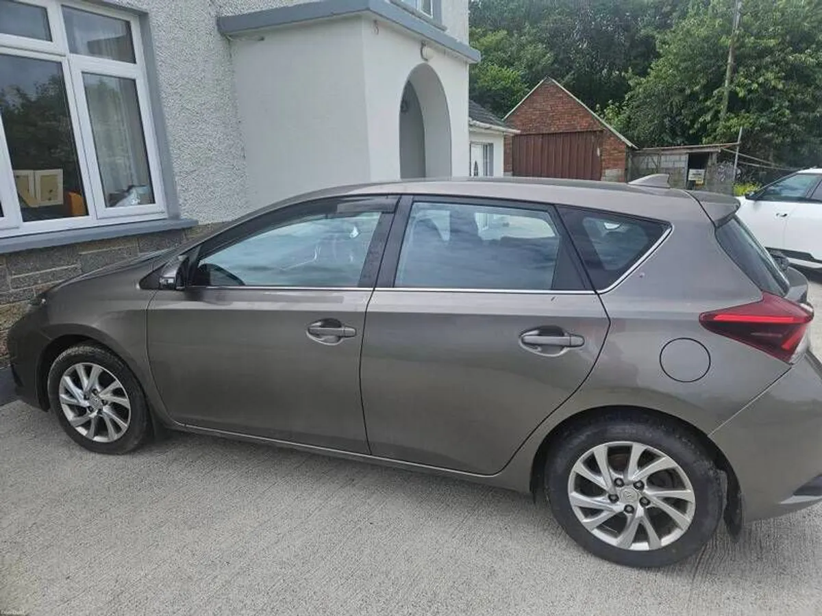 2017 Toyota Auris - Image 3