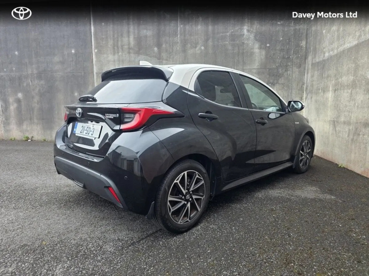 Toyota Yaris YARIS HYB L/SPORT BI-TONE - Image 2