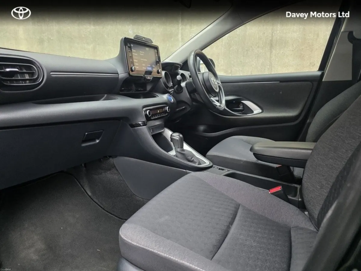 Toyota Yaris YARIS HYB L/SPORT BI-TONE - Image 6