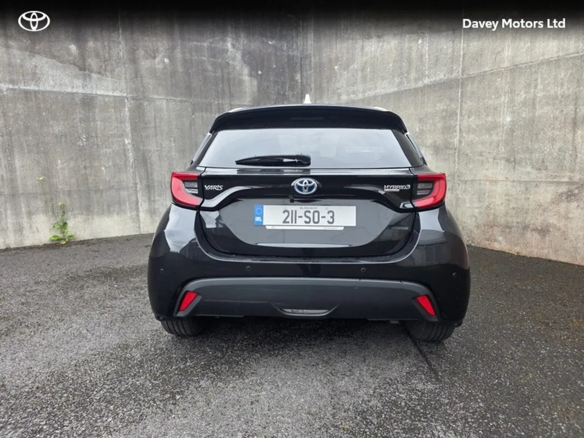 Toyota Yaris YARIS HYB L/SPORT BI-TONE - Image 4