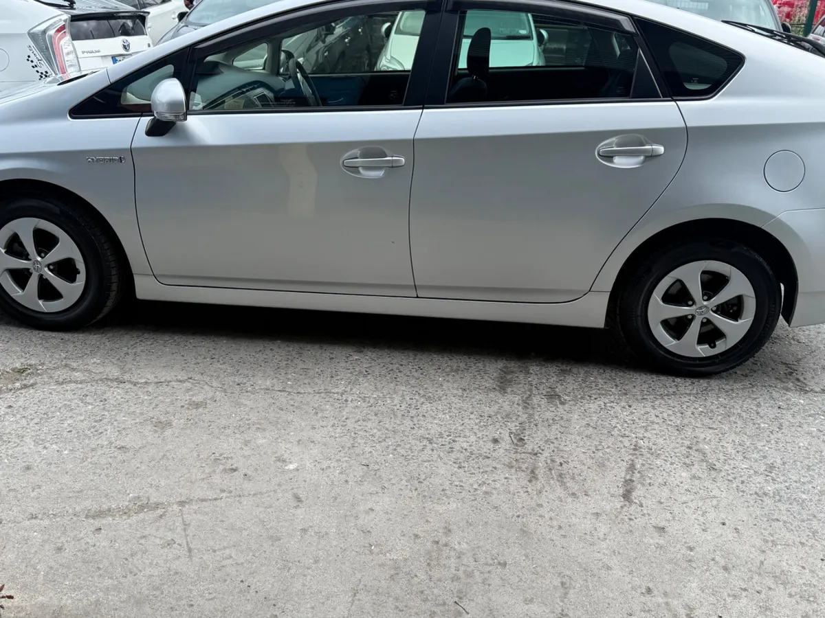 2014 Toyota Prius Hybrid Automatic - Image 6