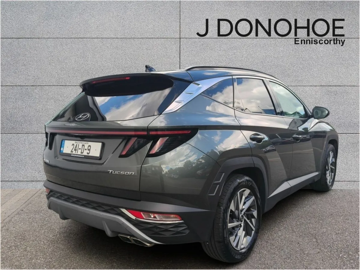 Hyundai Tucson 2WD Executive Plus w 2 Tone Roof - Image 2