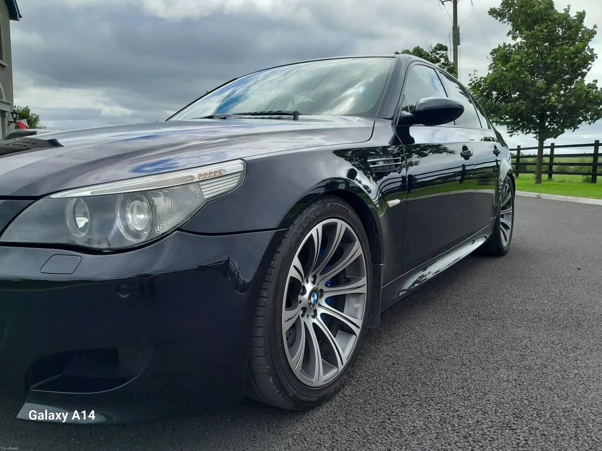 BMW M5 2006 - Image 2