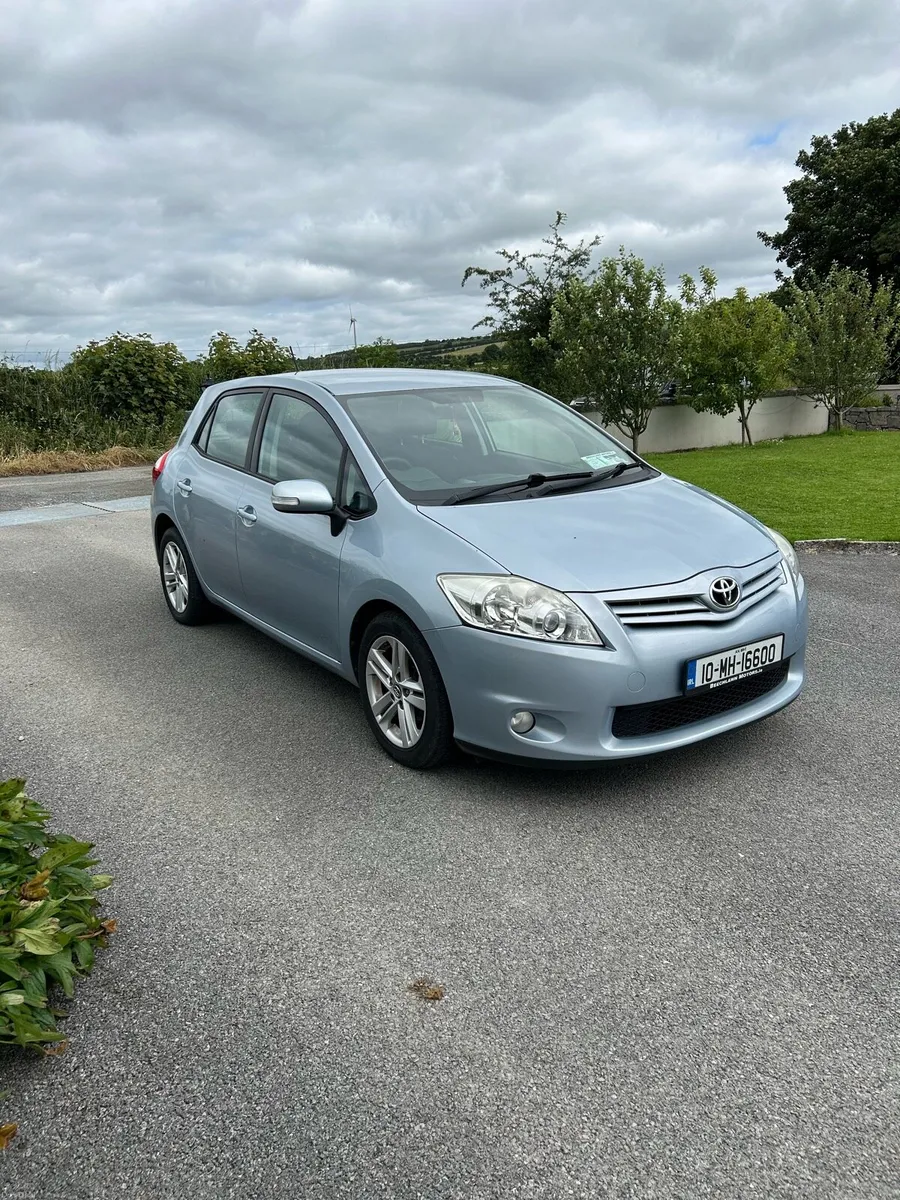 2010 Toyota Auris - Image 2