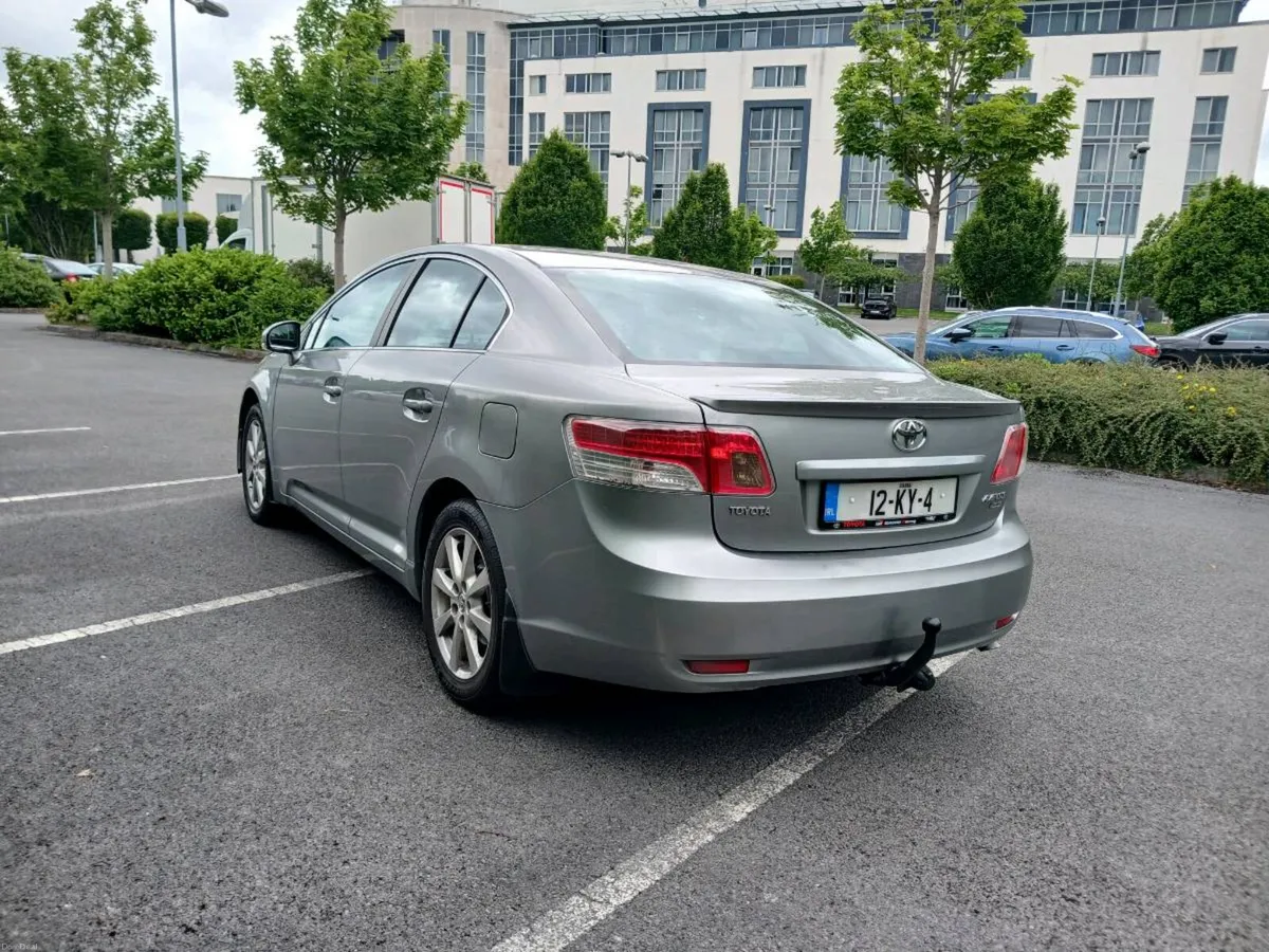 Toyota Avensis 2.0 D4D Diesel 6 Speed manual - Image 3