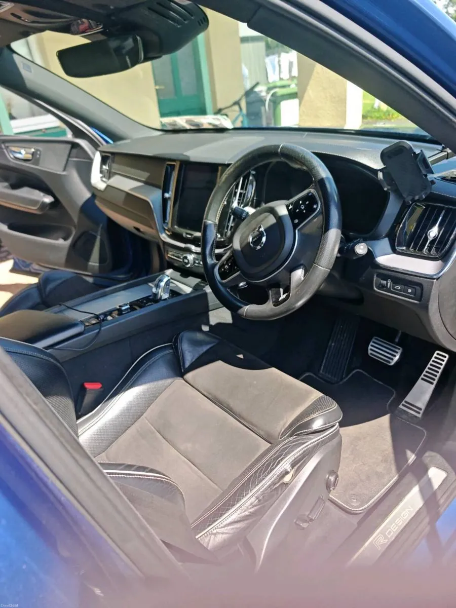 Volvo xc60 2.0 t8 hybrid or will px with money - Image 5