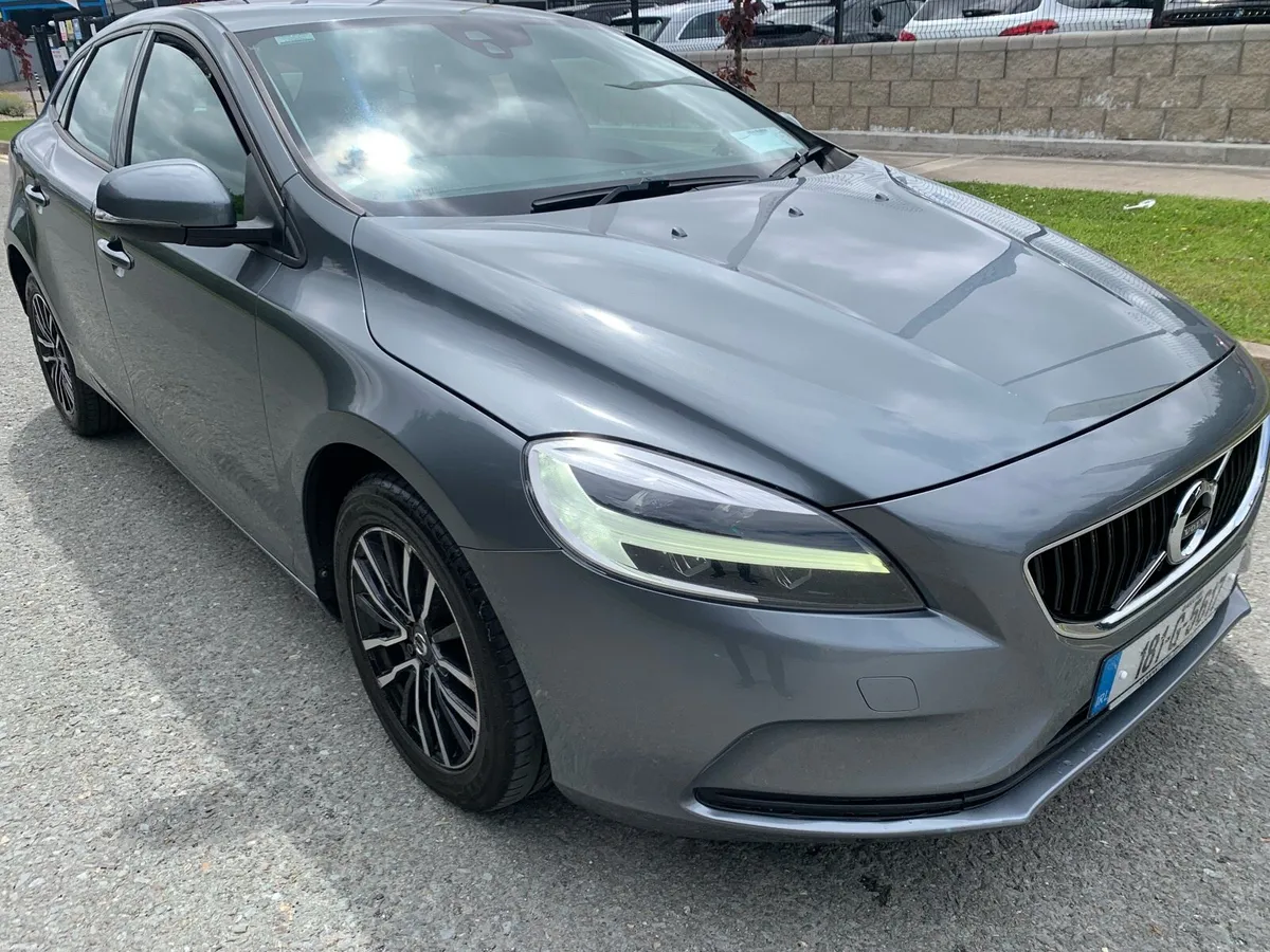 2018 Volvo V40 2.0 diesel, Nctd 3/28, tax 6/26 - Image 2