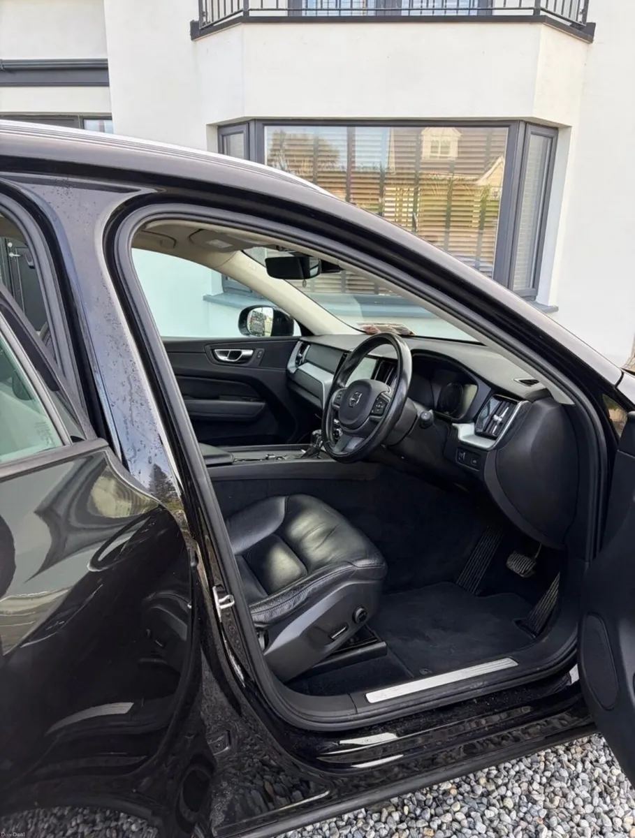 Volvo XC60 2.0 D4 AWD MOMENTUM **New Timing Belt** - Image 6