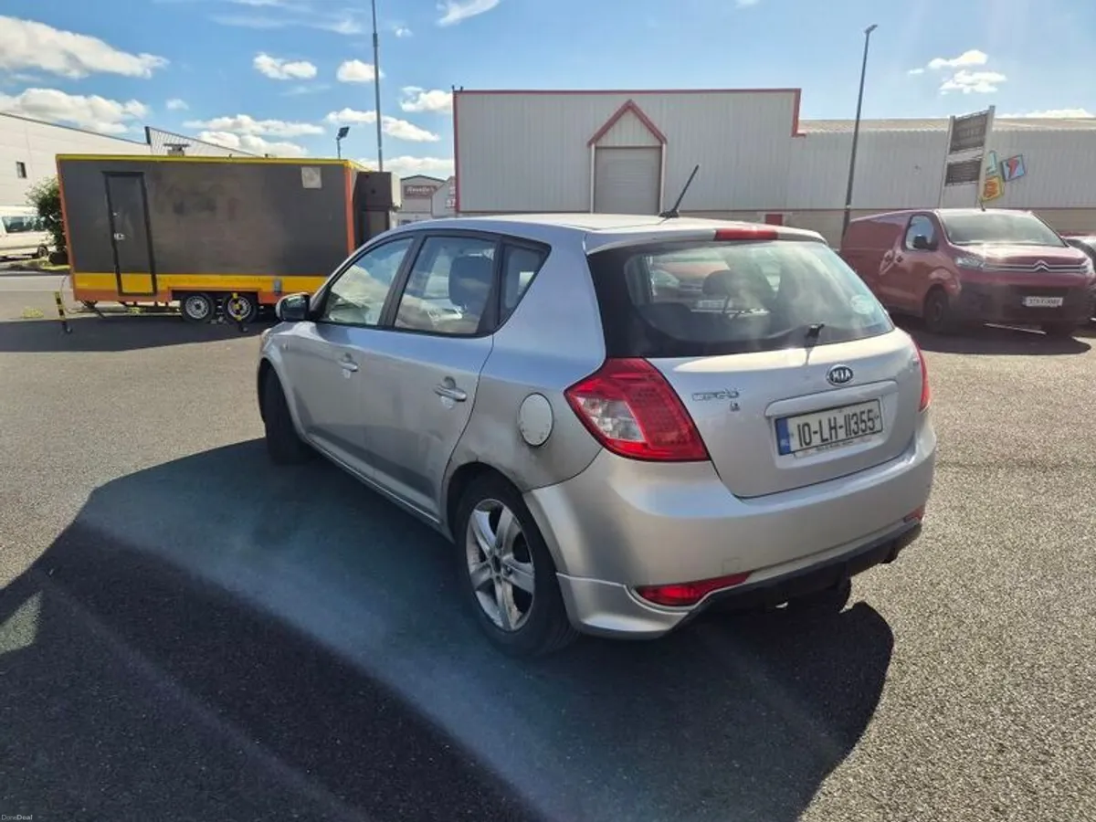 Kia ceed 2010 1.6 Diesel Fresh NCT Silver - Image 3